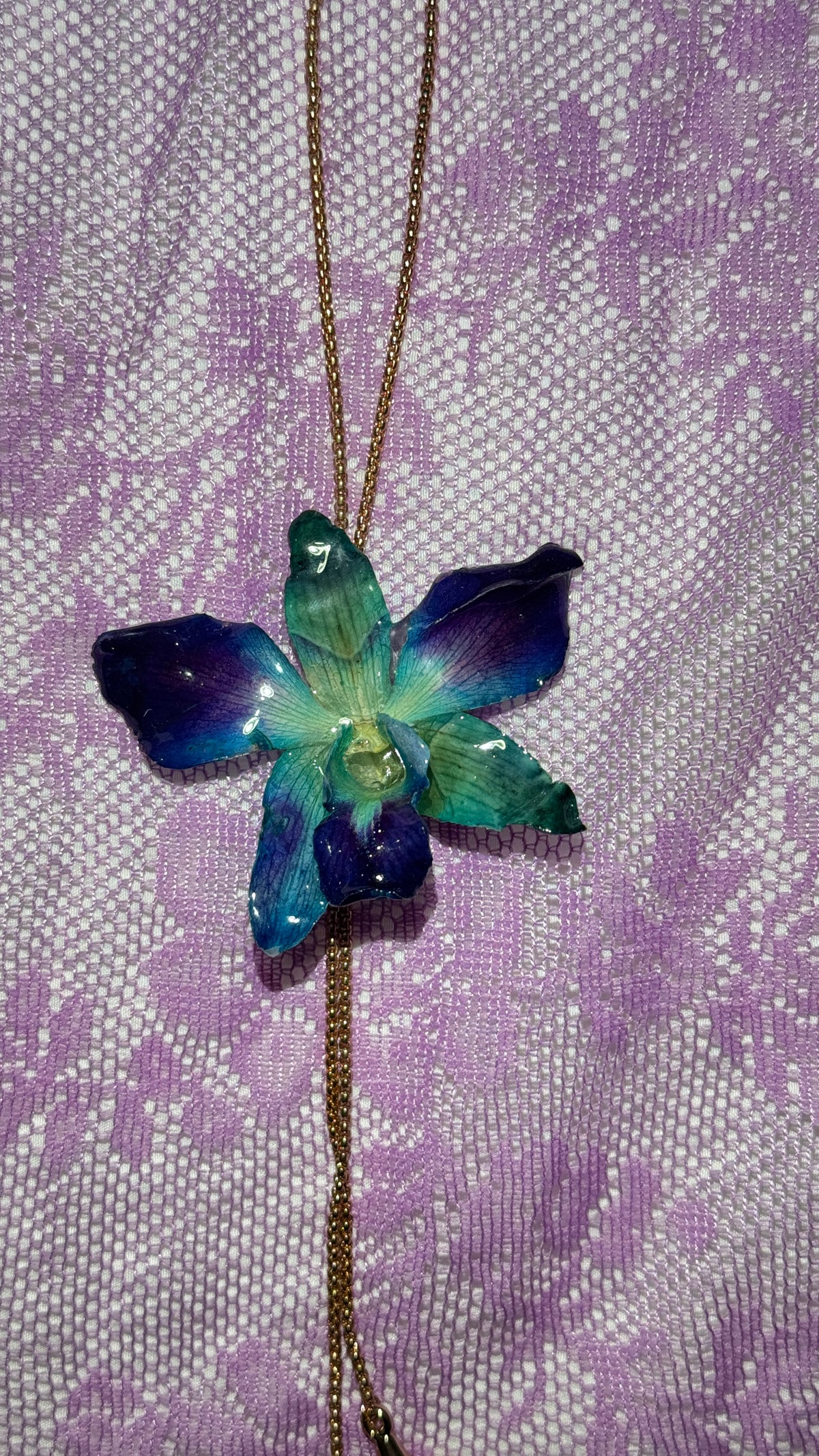 Bow tie necklace blue