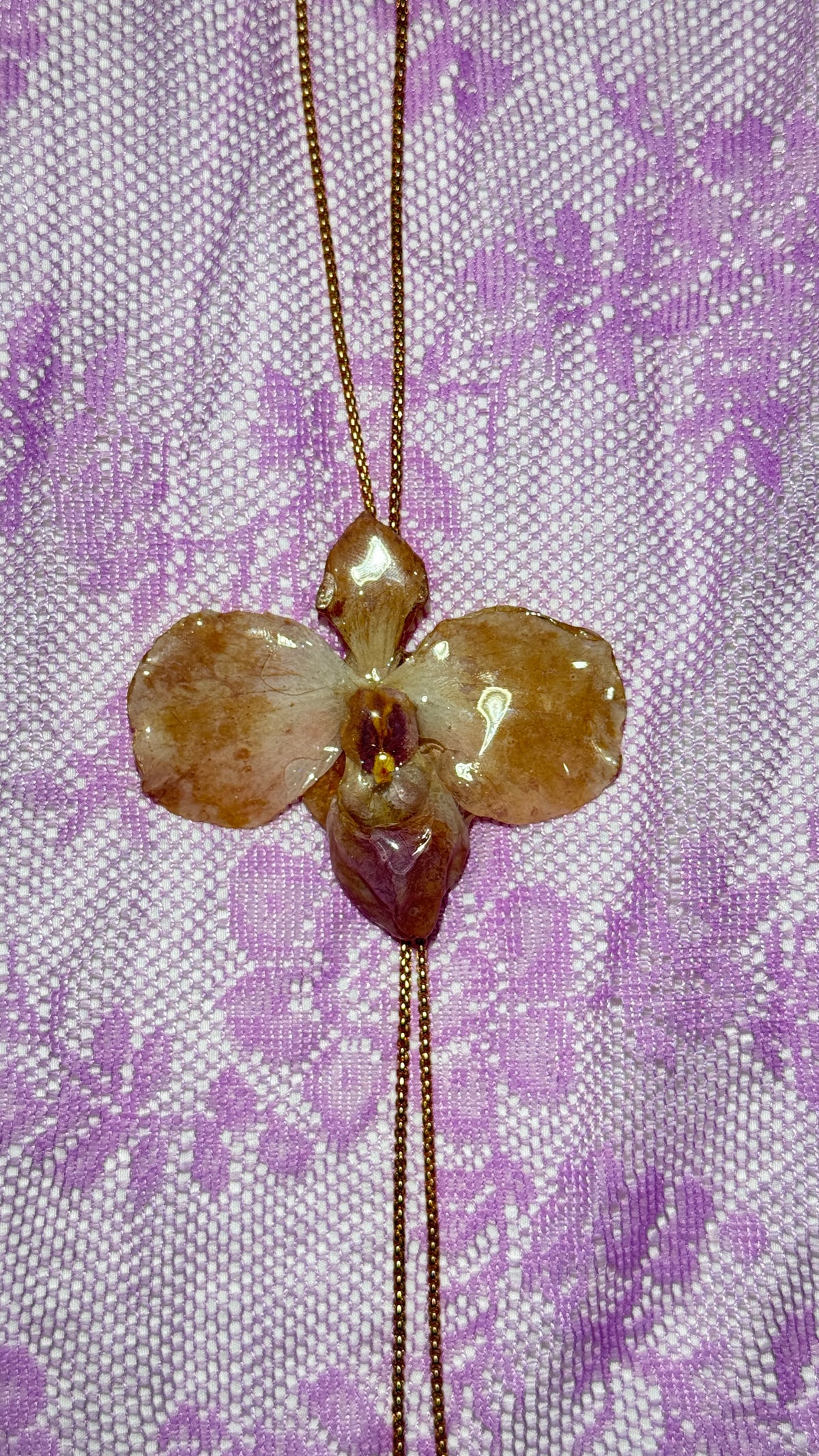 Bow tie necklace pink