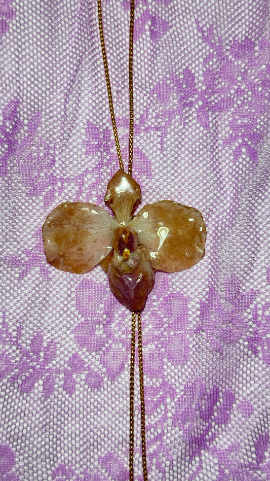 Bow tie necklace pink