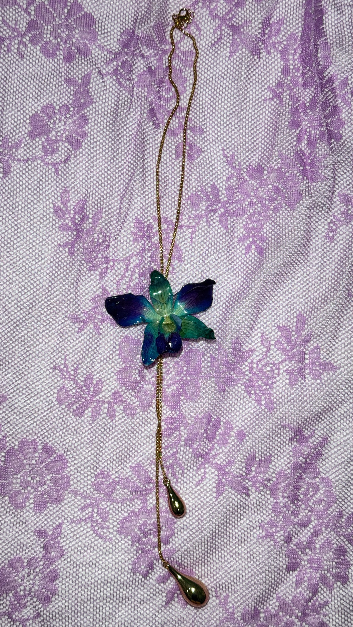 Bow tie necklace blue