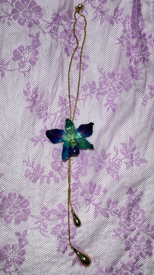 Bow tie necklace blue
