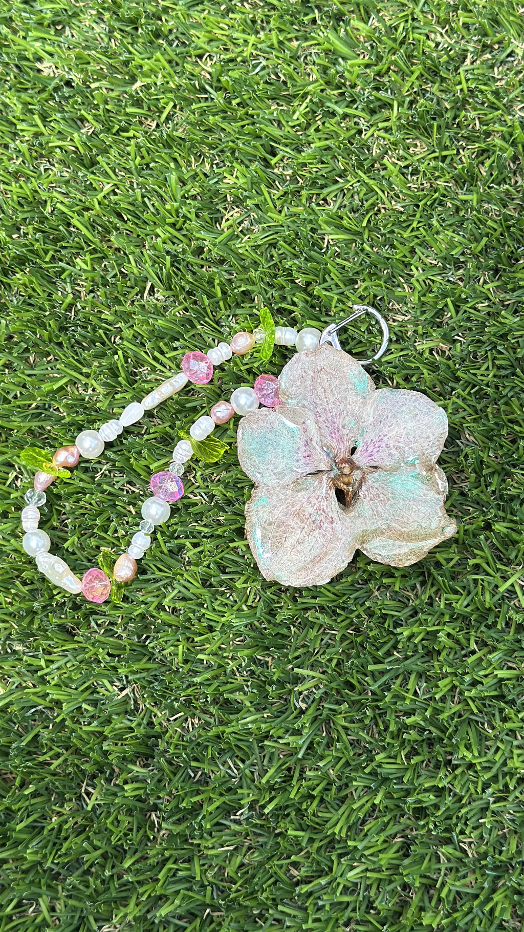Leaves keychain🫧